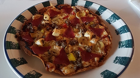 Bilde av pizza ferdig stekt og servert