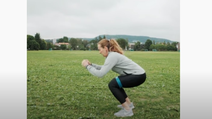 Knebøy med strikk